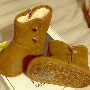 MK babygirl boots size 2